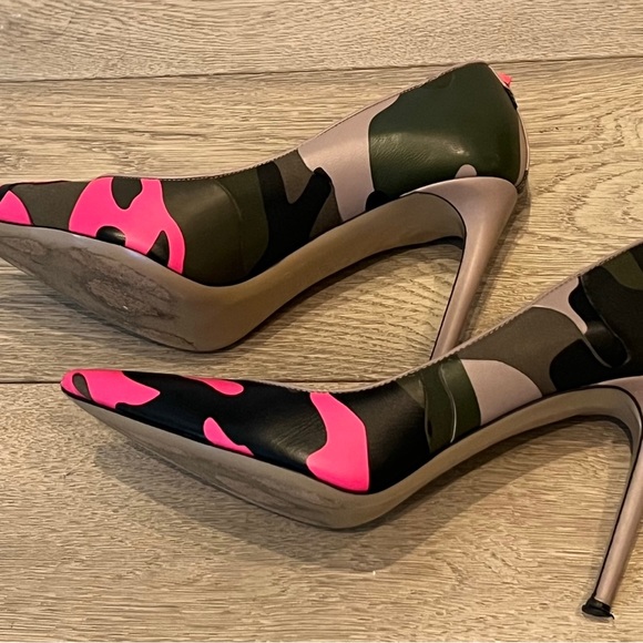 Valentino Rockstud RARE Camo Pink Pumps - Picture 12 of 12